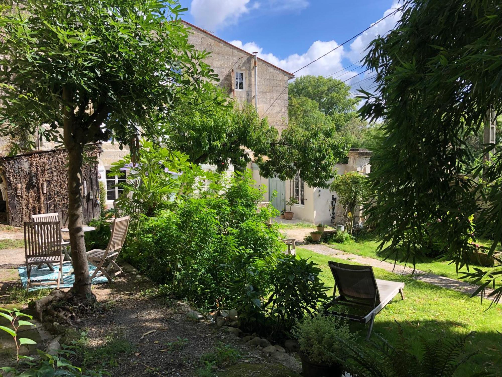 L'Heure Bleue Bed & Breakfast Saintes Ngoại thất bức ảnh