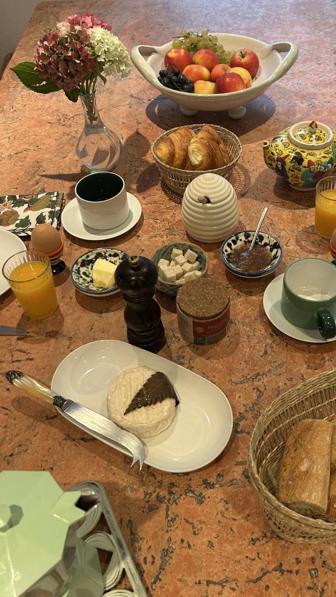 L'Heure Bleue Bed & Breakfast Saintes Ngoại thất bức ảnh